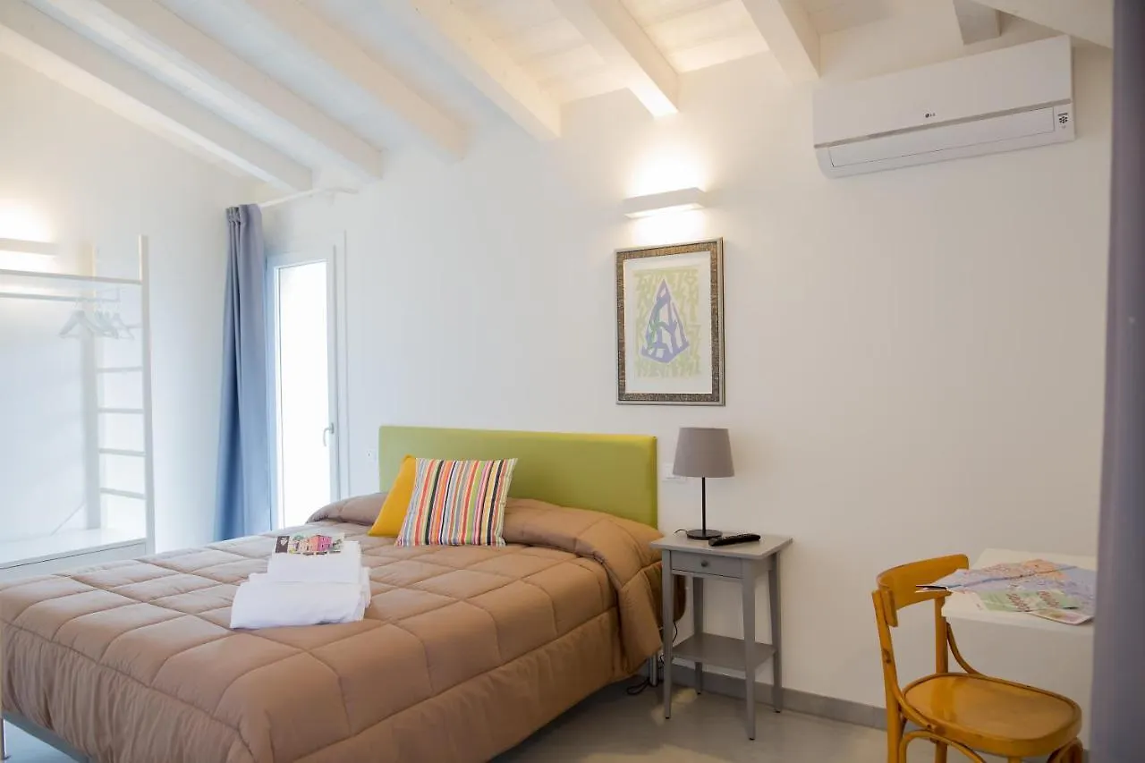 Guest House Bella Onda Tessera İtalya