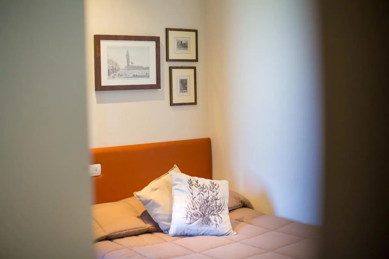 Guest House Bella Onda Tessera İtalya
